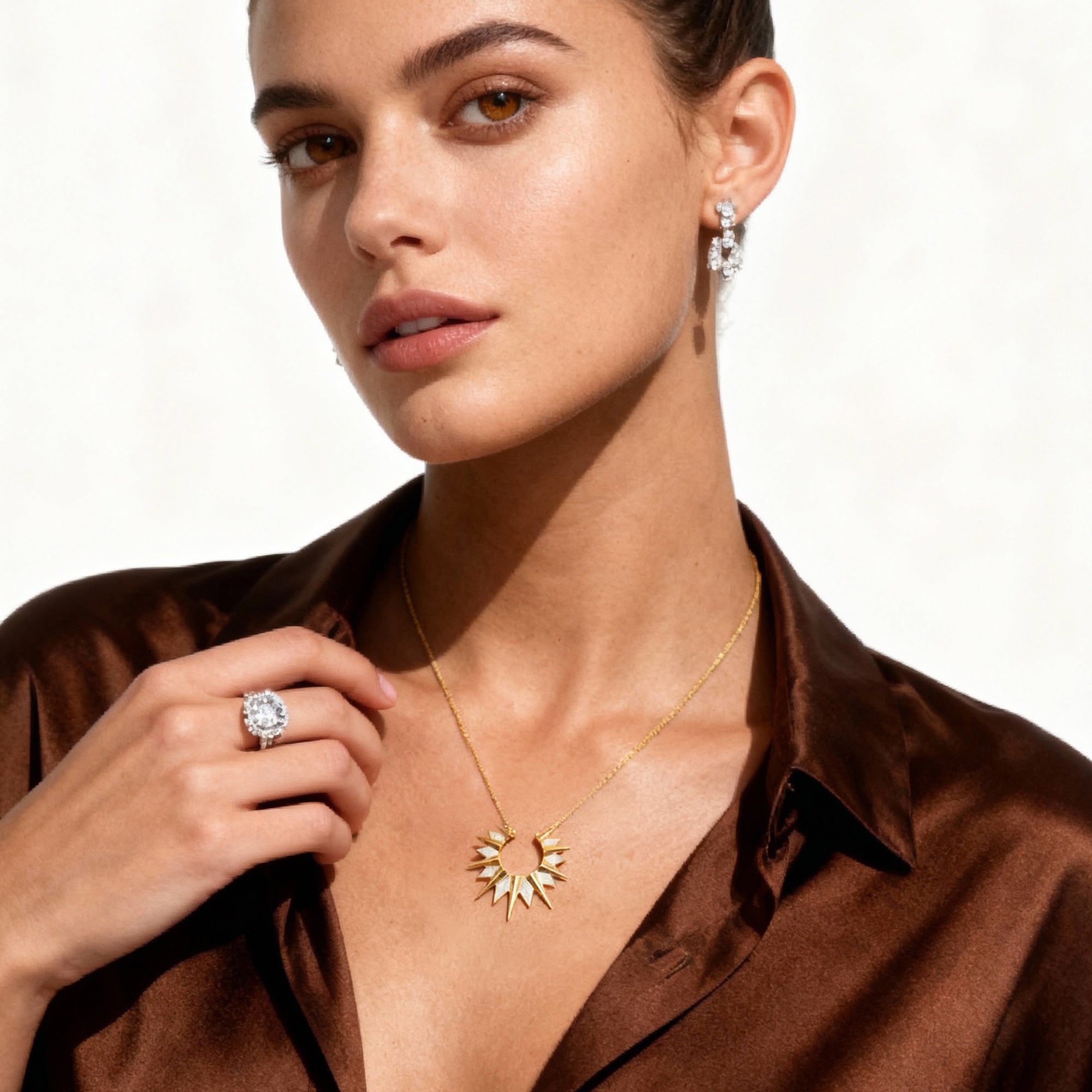 The RAWNESS Mother-of-Pearl Sun Necklace RAWNESS