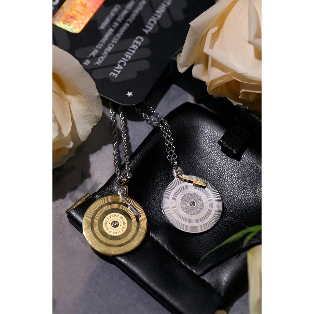 RAWNESS Necklace Vintage Record Pendant – A Tribute to Music and Style - RAWNESS