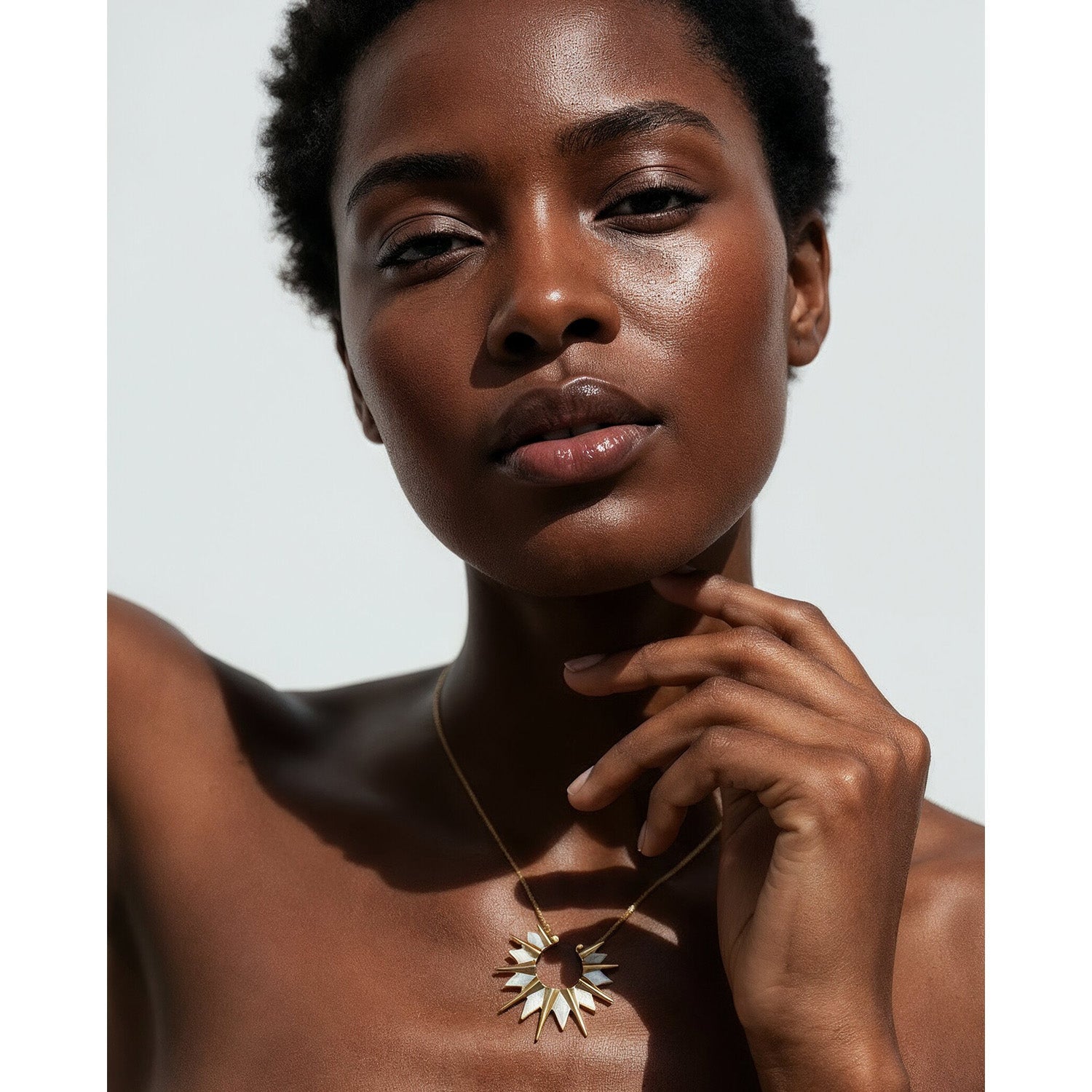 The RAWNESS Mother-of-Pearl Sun Necklace RAWNESS