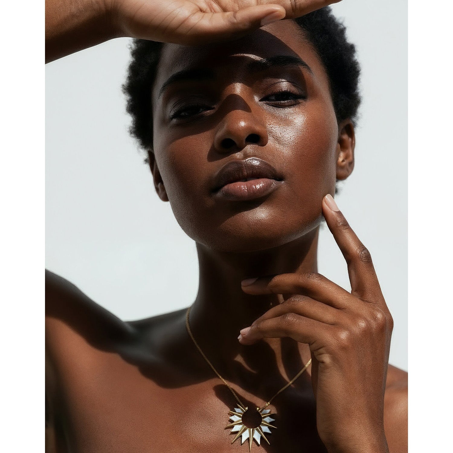 The RAWNESS Mother-of-Pearl Sun Necklace RAWNESS