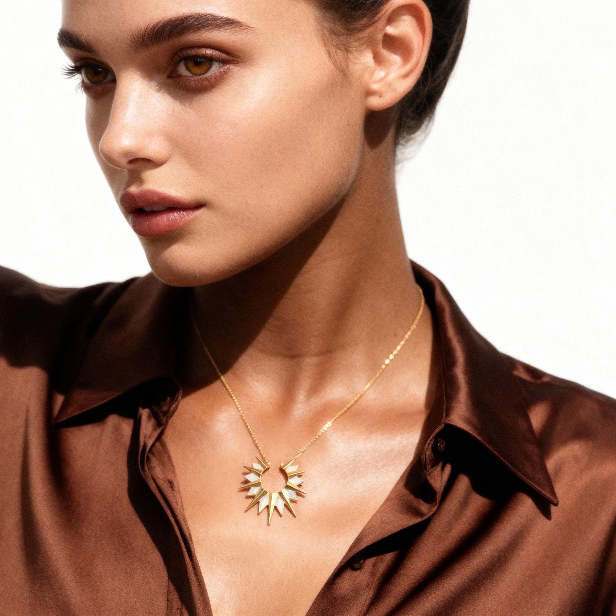 The RAWNESS Mother-of-Pearl Sun Necklace RAWNESS